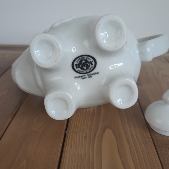Cordon Bleu White Elephant Tea Pot - Picture 8 of 8